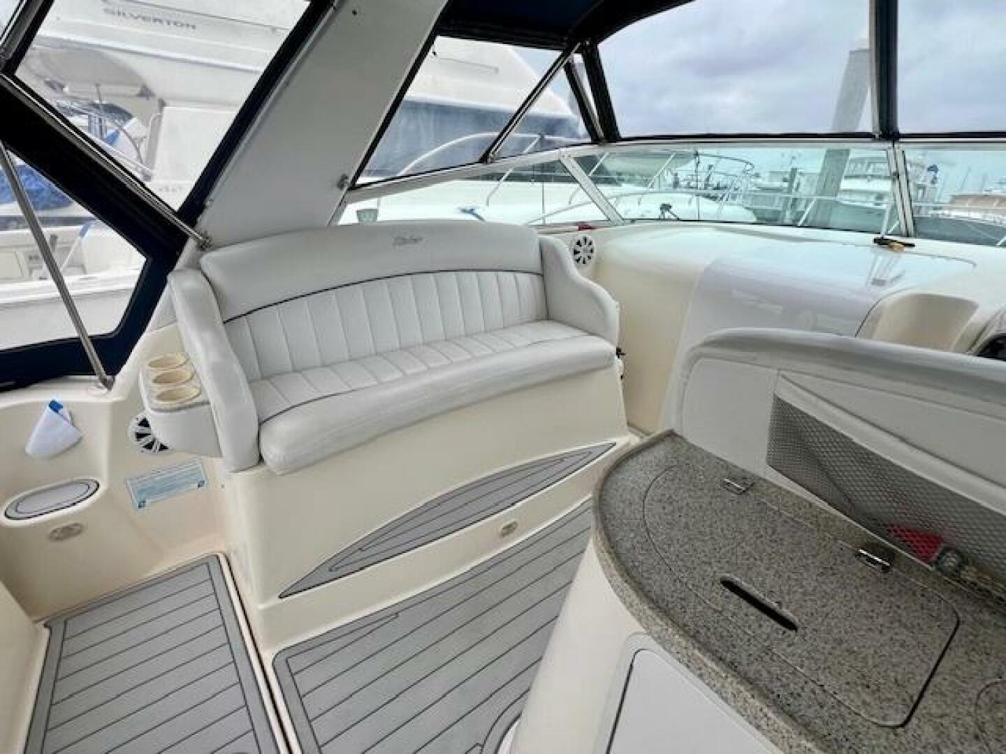 2000 Rinker 342 Fiesta Vee - Image 6