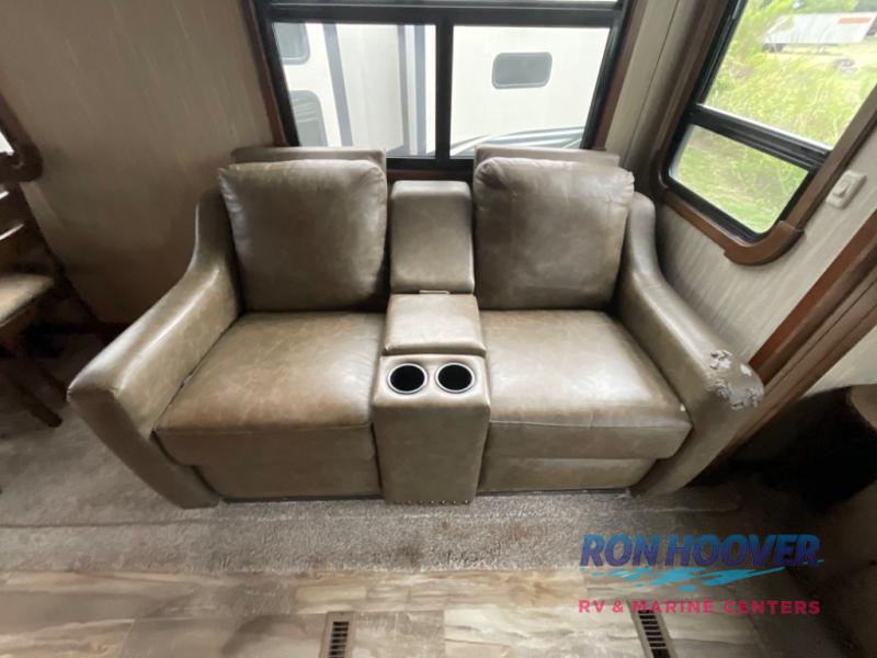 2018 DRV MOBILE SUITES AIRE 38 - Image 9