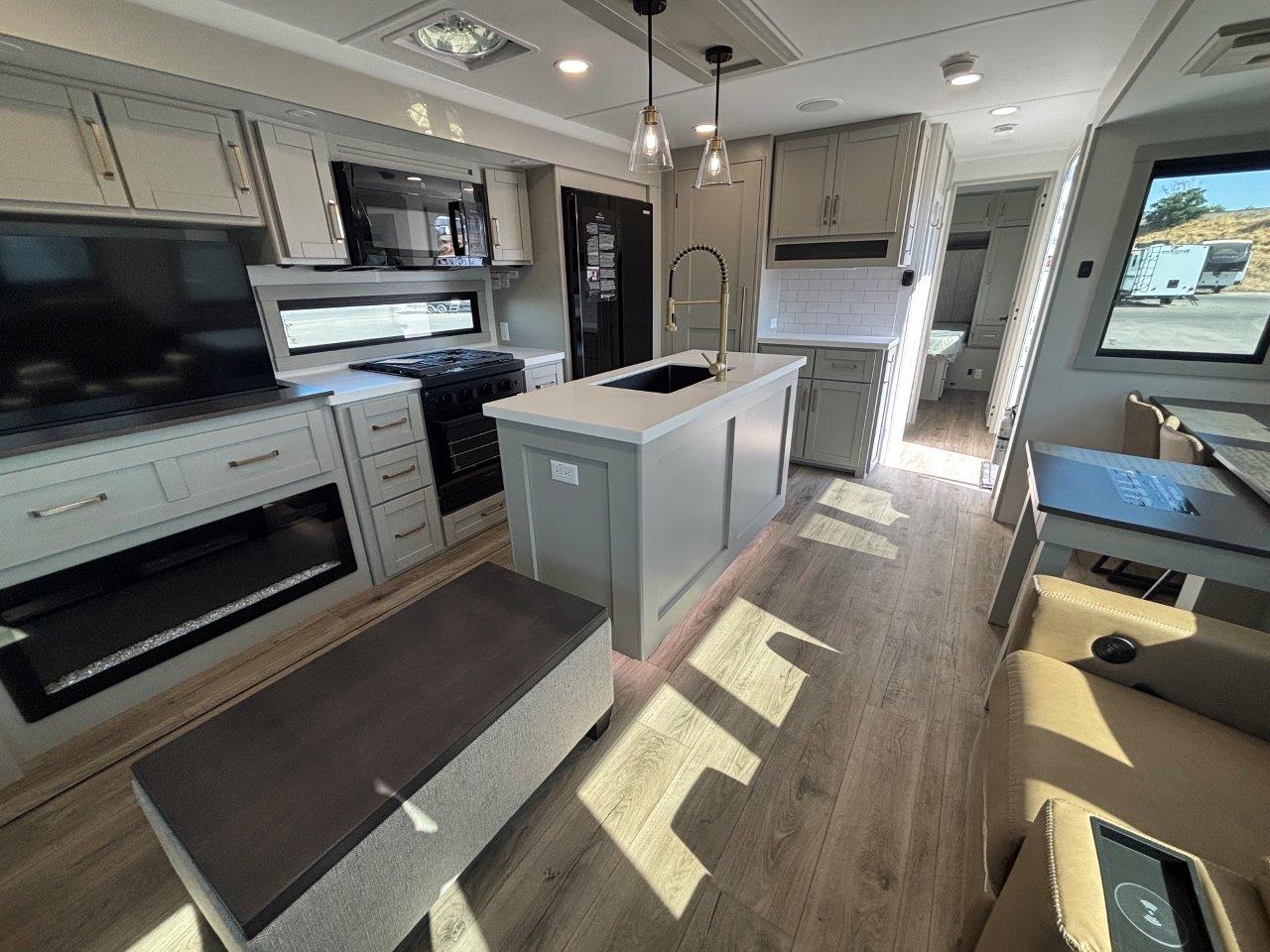 2027 Brinkley RV Model Z Air 297 - Image 9