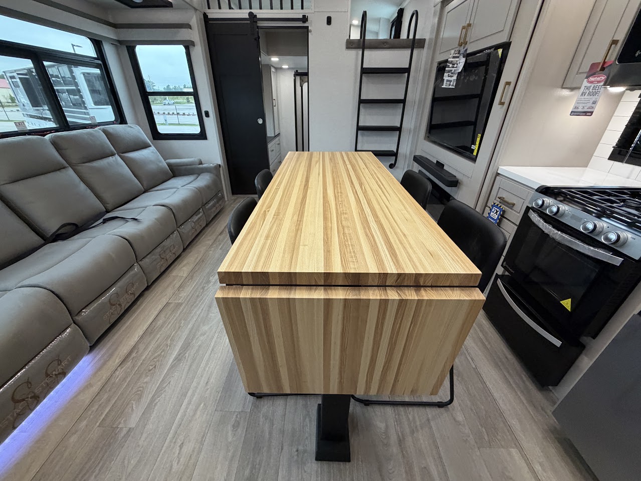 2027 JAYCO NORTH POINT 375TBDB - Image 12