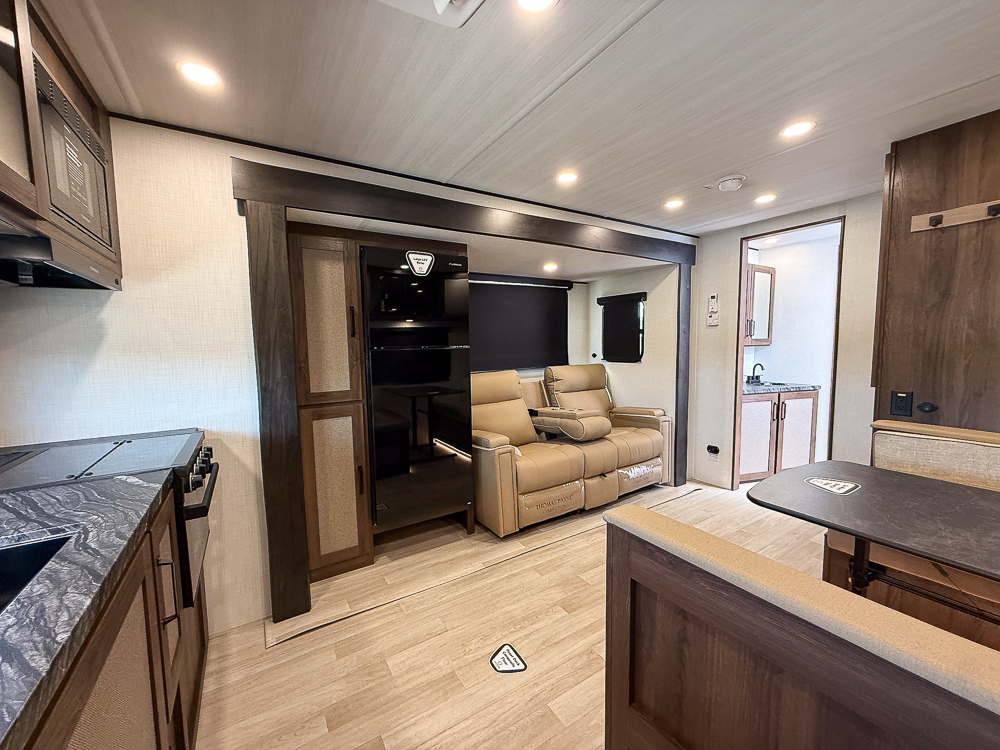2027 KEYSTONE BULLET 245RKS - Image 23