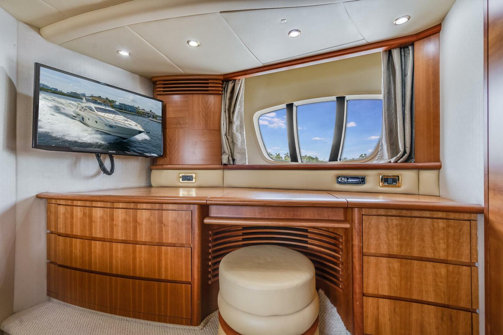 2009 Azimut 62E - Image 44