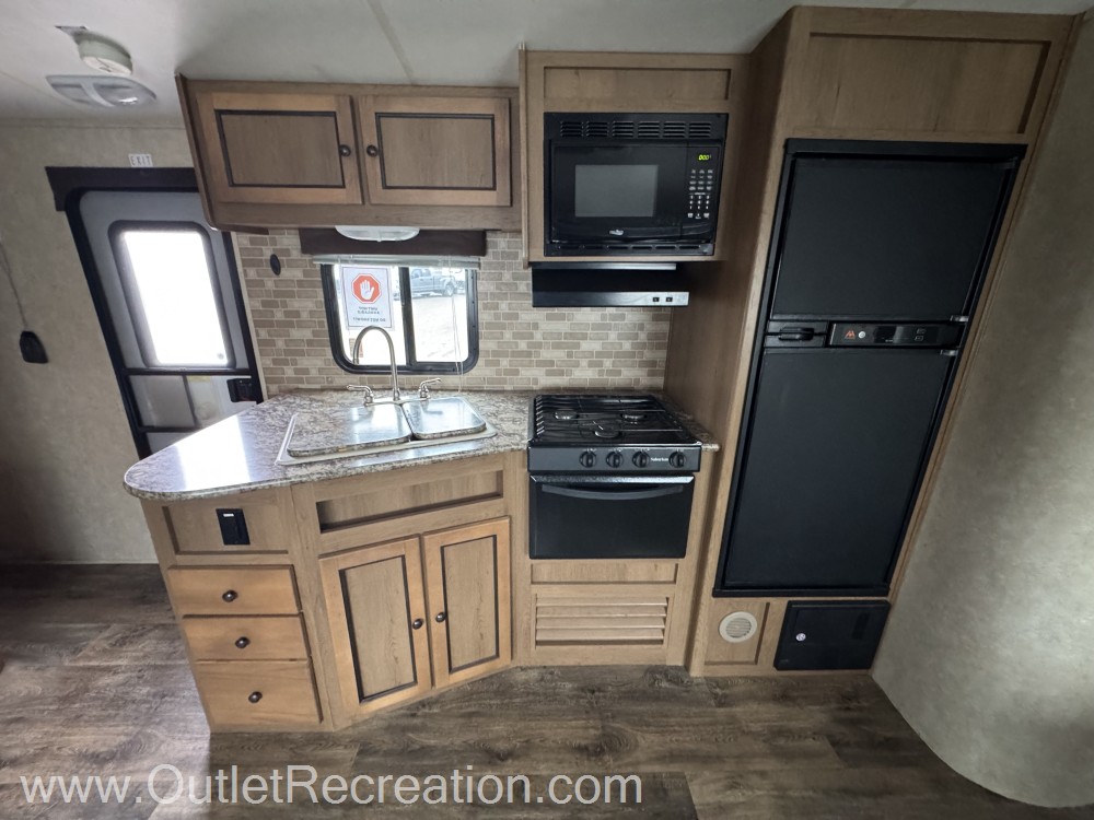 2015 Cruiser RV Shadow Cruiser 313BHS - Image 8