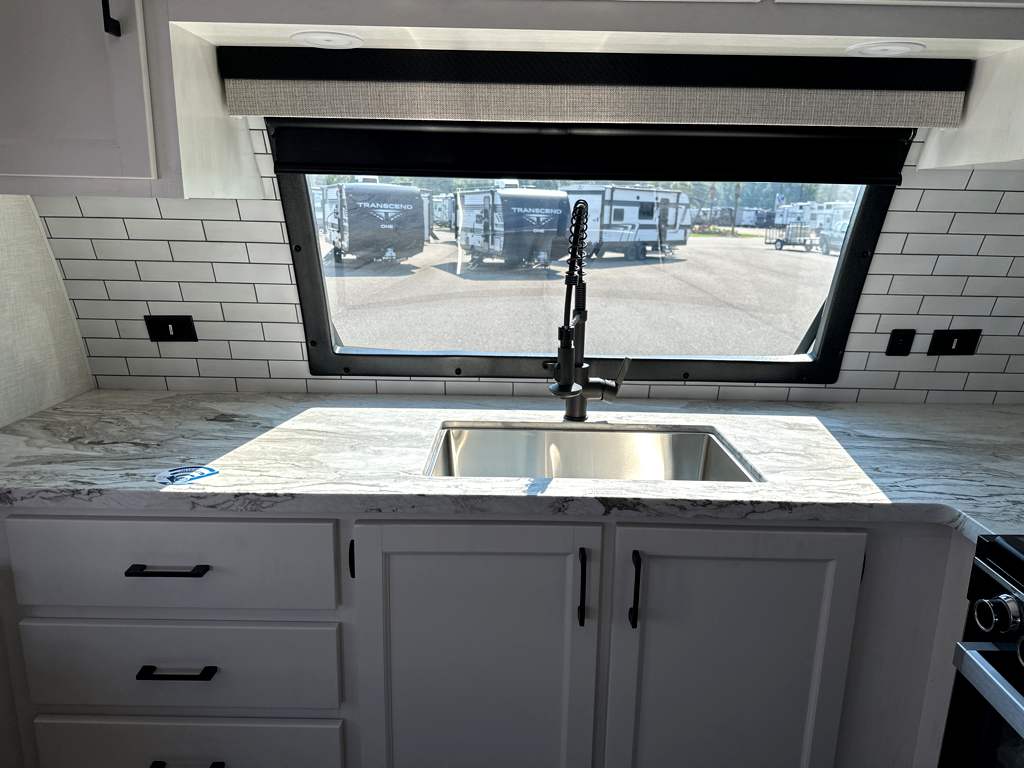 2026 VENTURE RV SPORTTREK 251VFK - Image 13