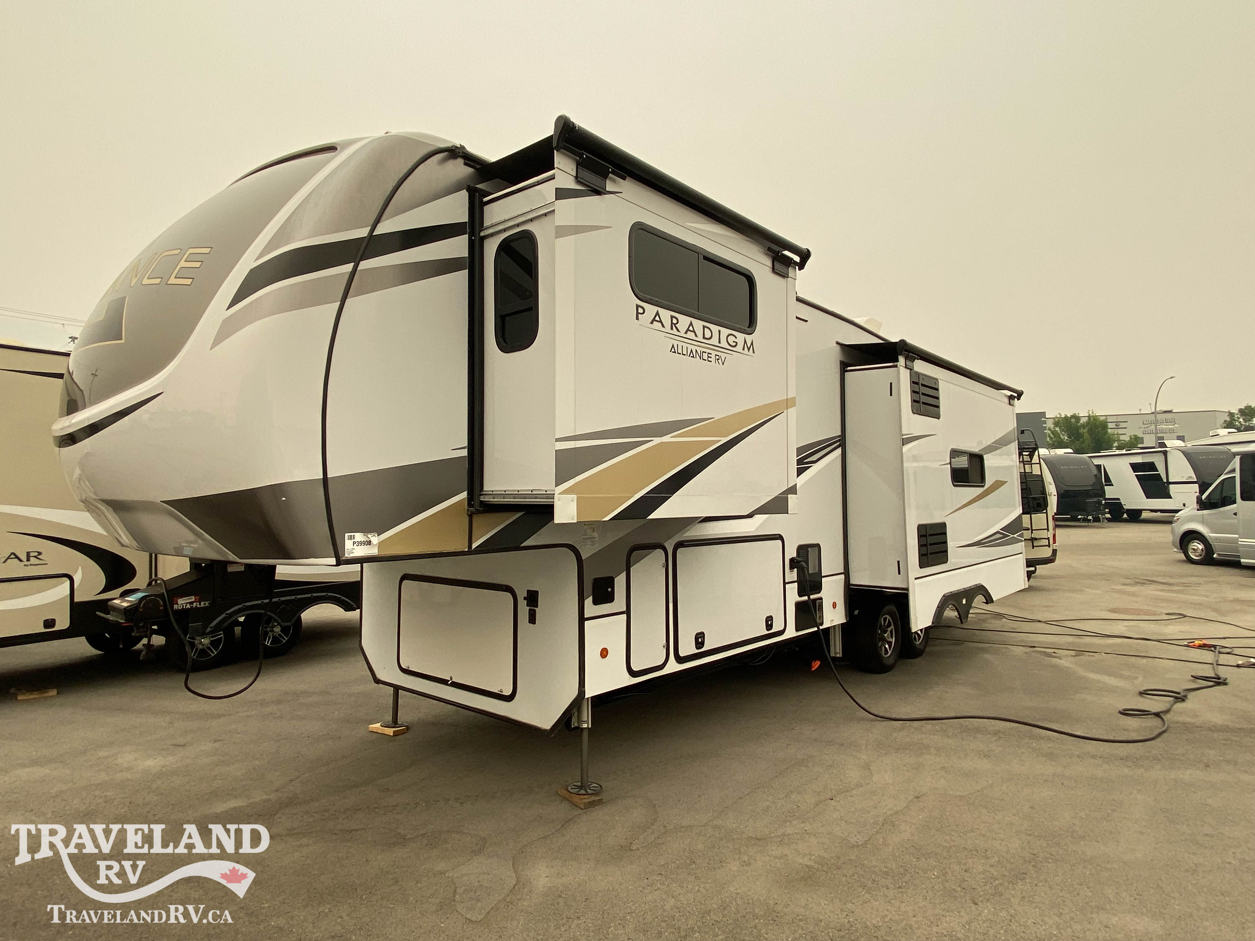 2022 Alliance RV Paradigm 310RL - Image 4