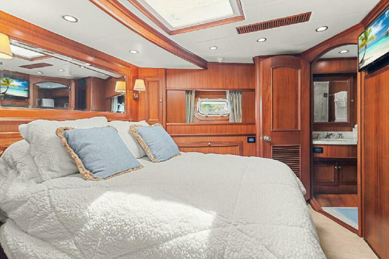 2006 Paragon Cockpit - Image 18
