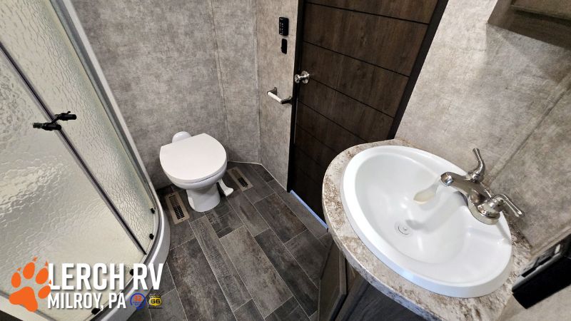2018 Highland Ridge Open Range Roamer RF376FBH - Image 32