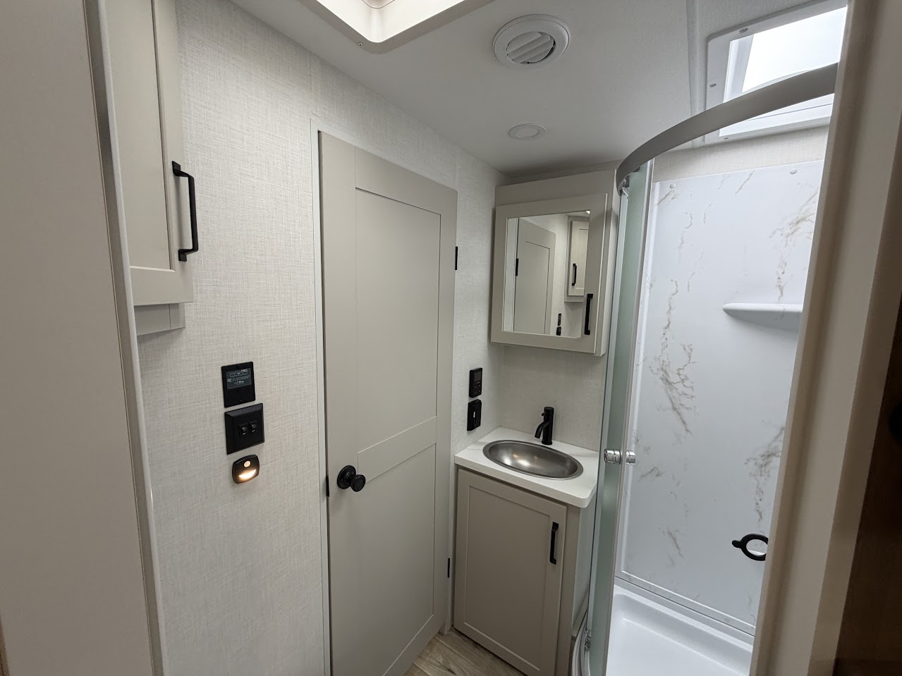 2027 VENTURE RV SPORTTREK 343VBH - Image 52
