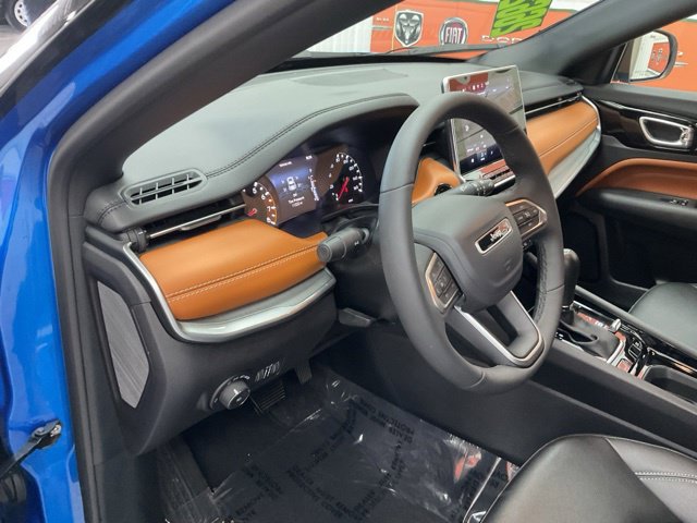 2025 Jeep Compass Limited 4x4 - Image 11