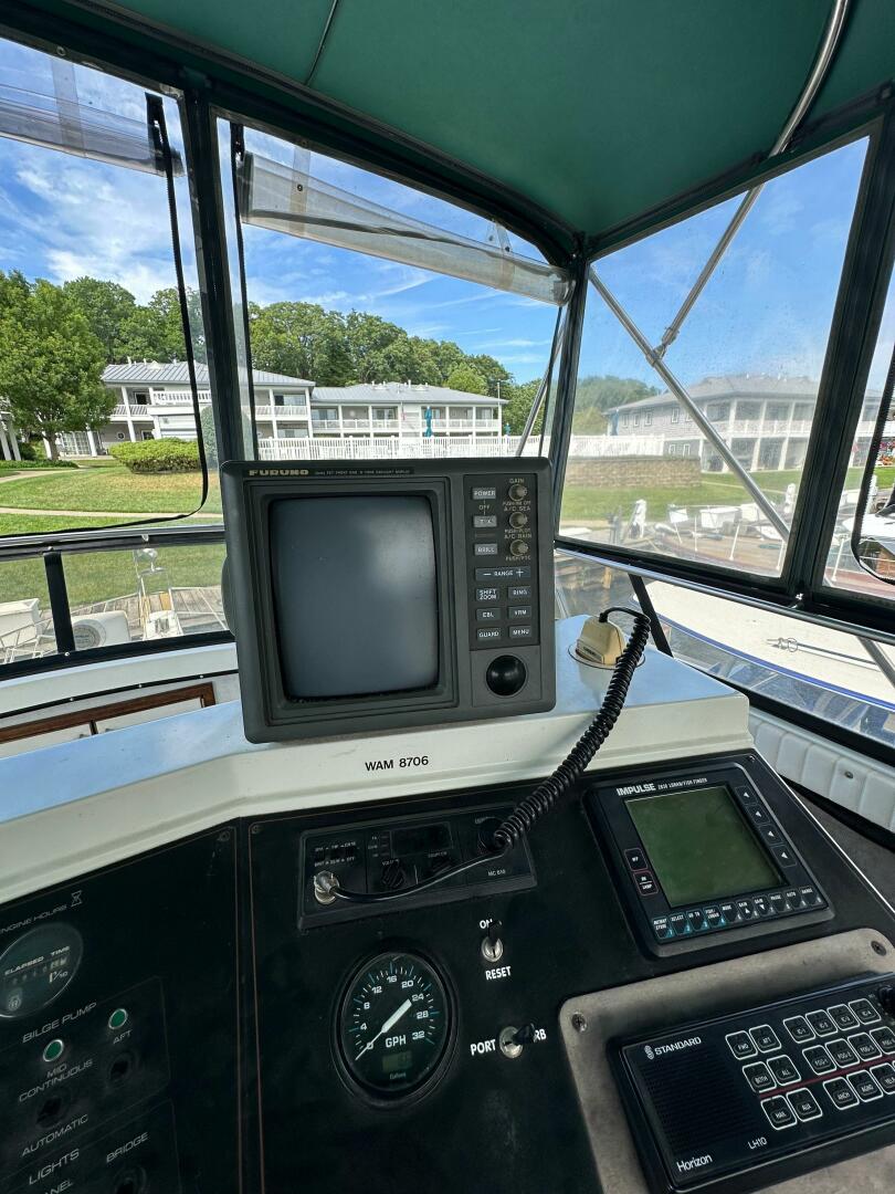 1991 Carver 3807 Aft Cabin - Image 16