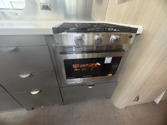 2026 AIRSTREAM GLOBETROTTER 30RBQ - Image 18