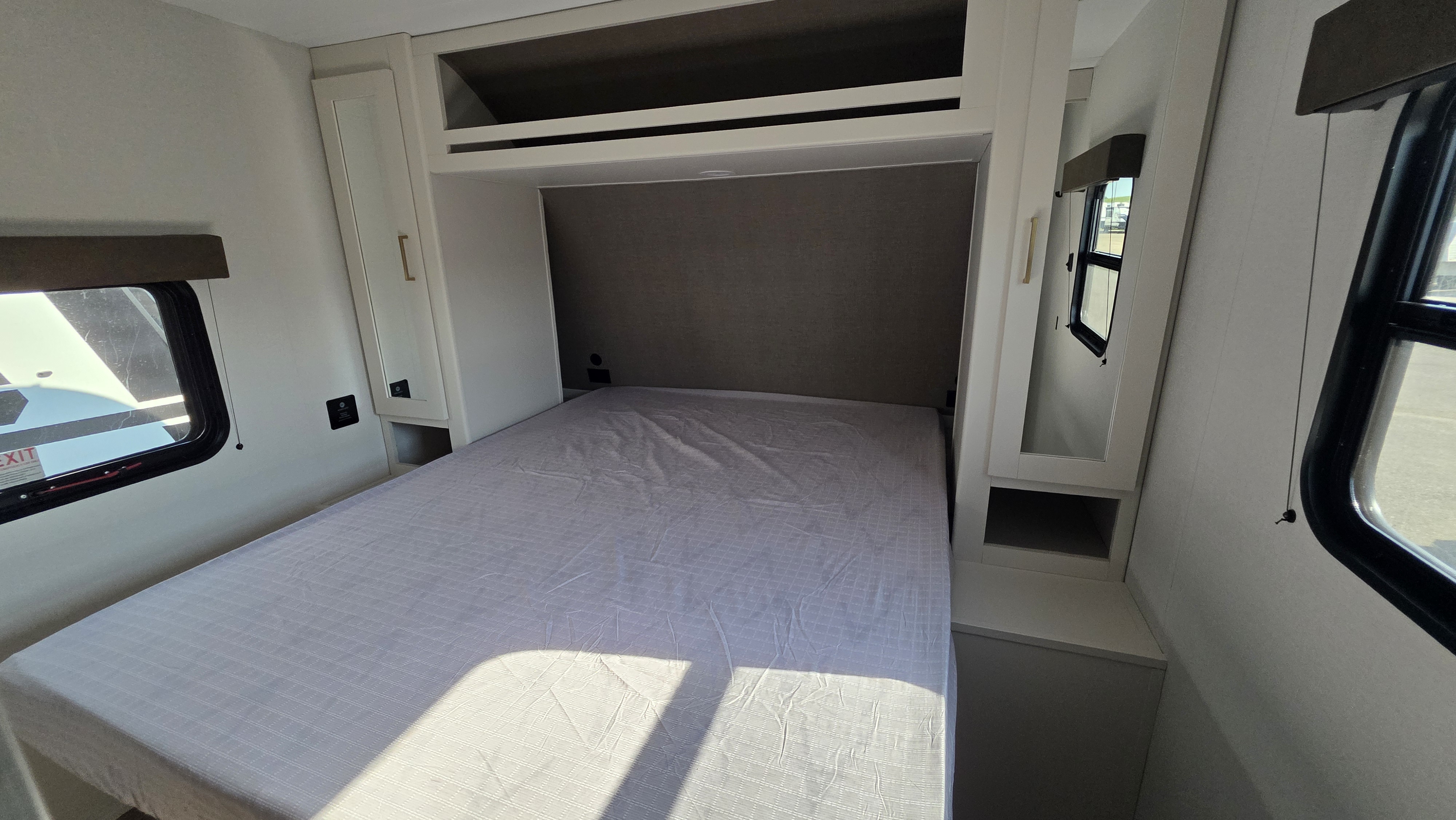 2027 GRAND DESIGN TRANSCEND 26BHX - Image 30