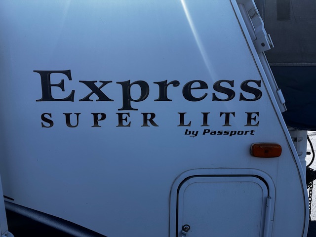 2011 KEYSTONE RV PASSPORT  EXP 235 - Image 4