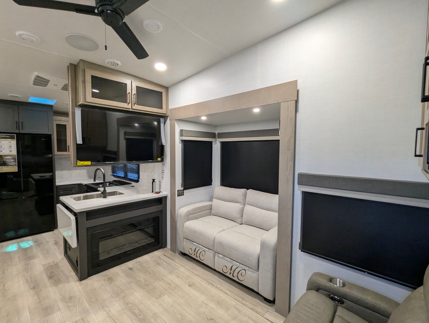 2026 Forest River Rockwood Signature R371RK - Image 20