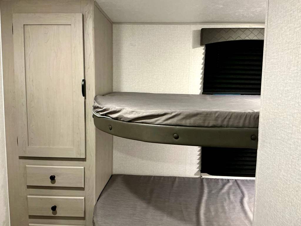 2024 COACHMEN 252DBUS - Image 11