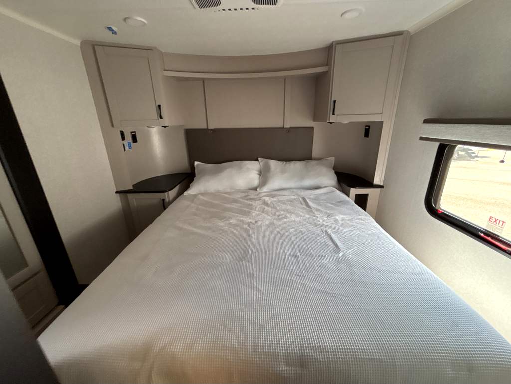 2026 JAYCO SEISMIC 413 - Image 24