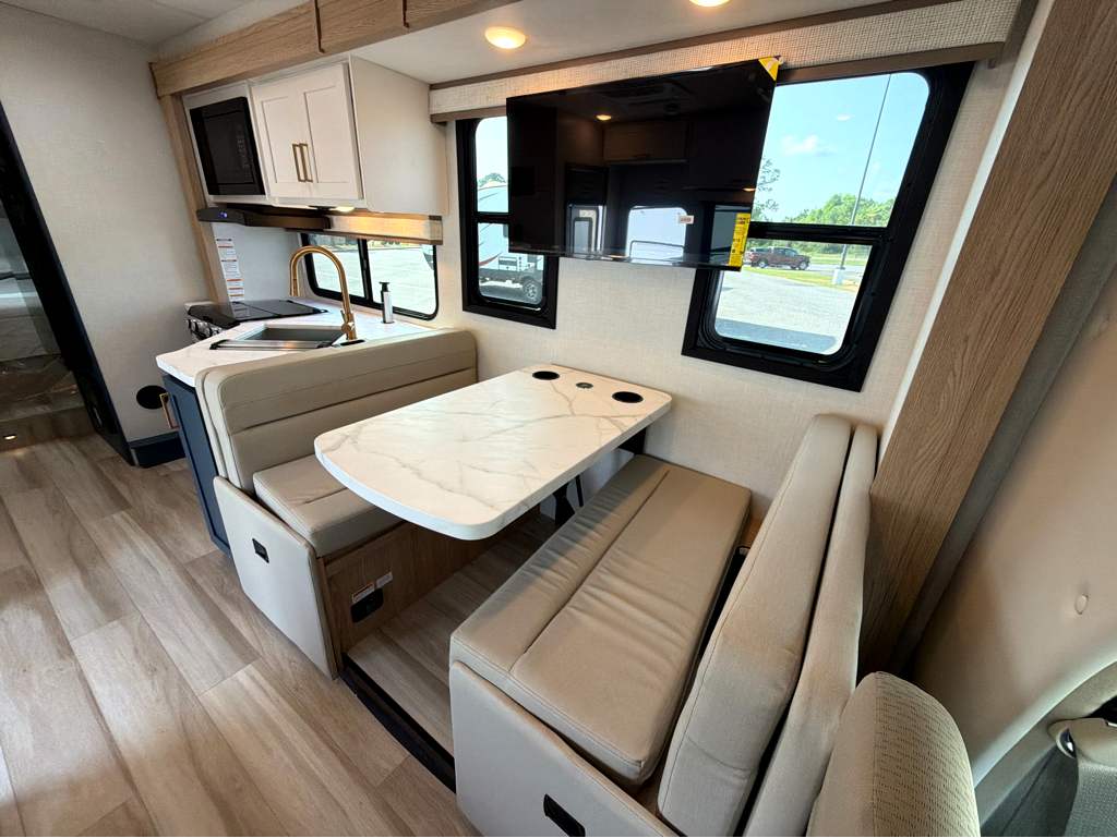 2027 THOR MOTOR COACH MAGNITUDE GA28 - Image 14