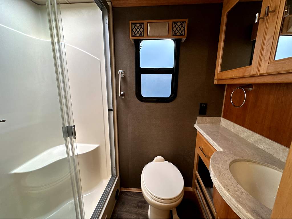2018 TIFFIN ALLEGRO BREEZE 33 BR - Image 14