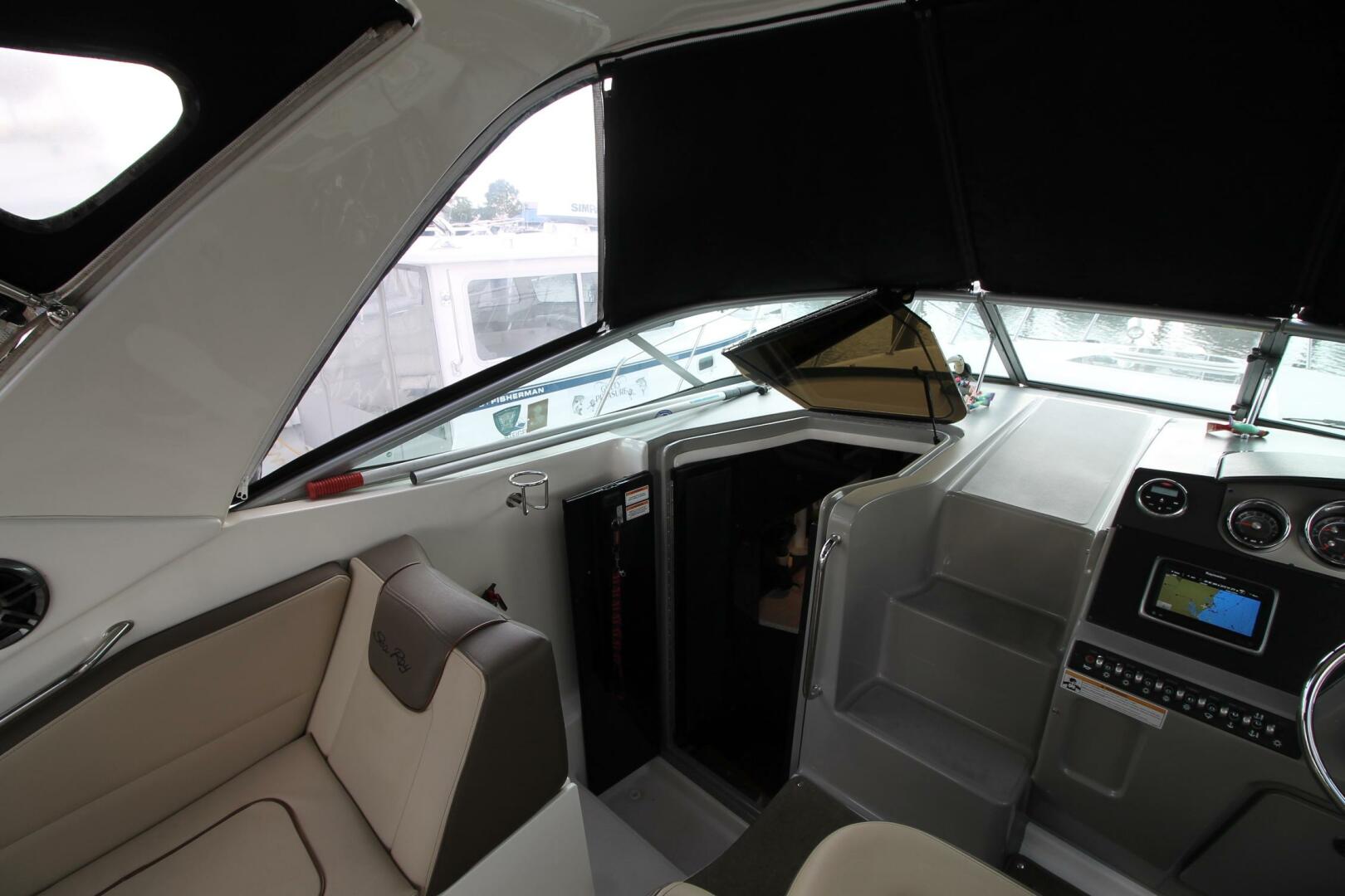 2015 Sea Ray 310 Sundancer - Image 8