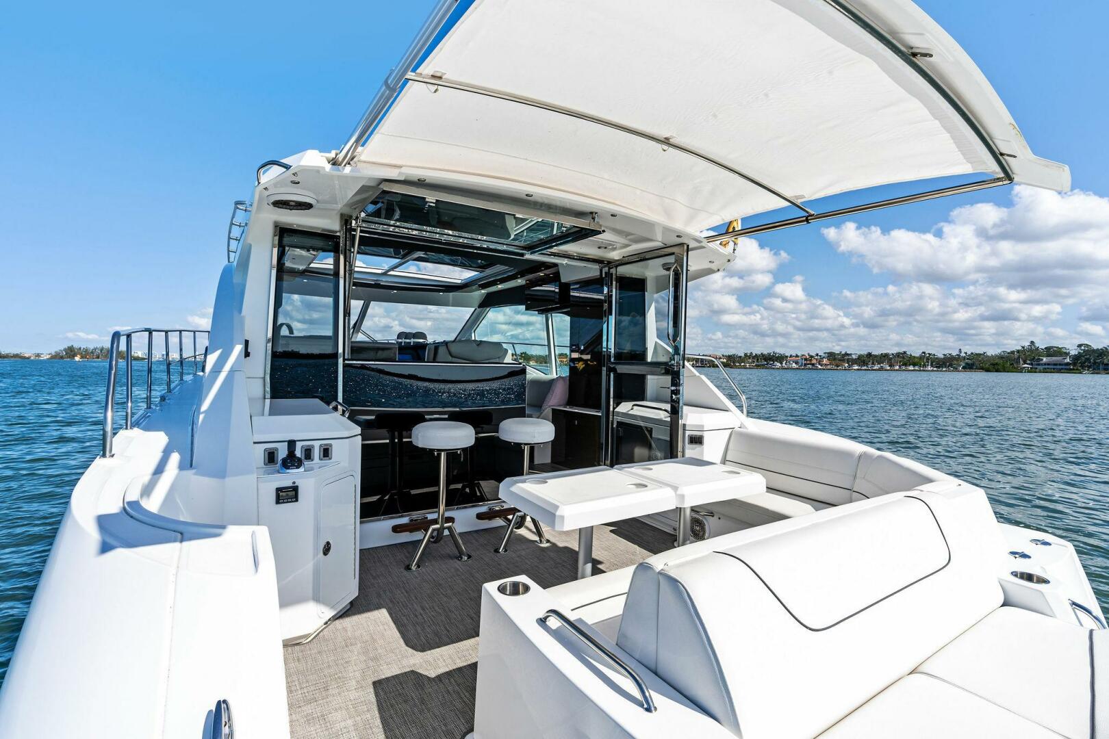2019 Cruisers Yachts 45 Cantius - Image 14