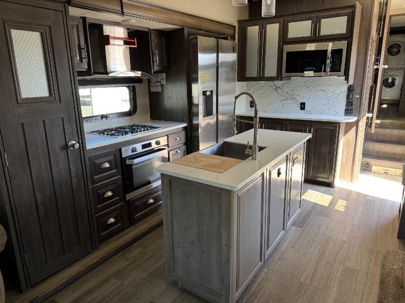 2020 Forest River Cardinal Luxury 345RLX - Image 11