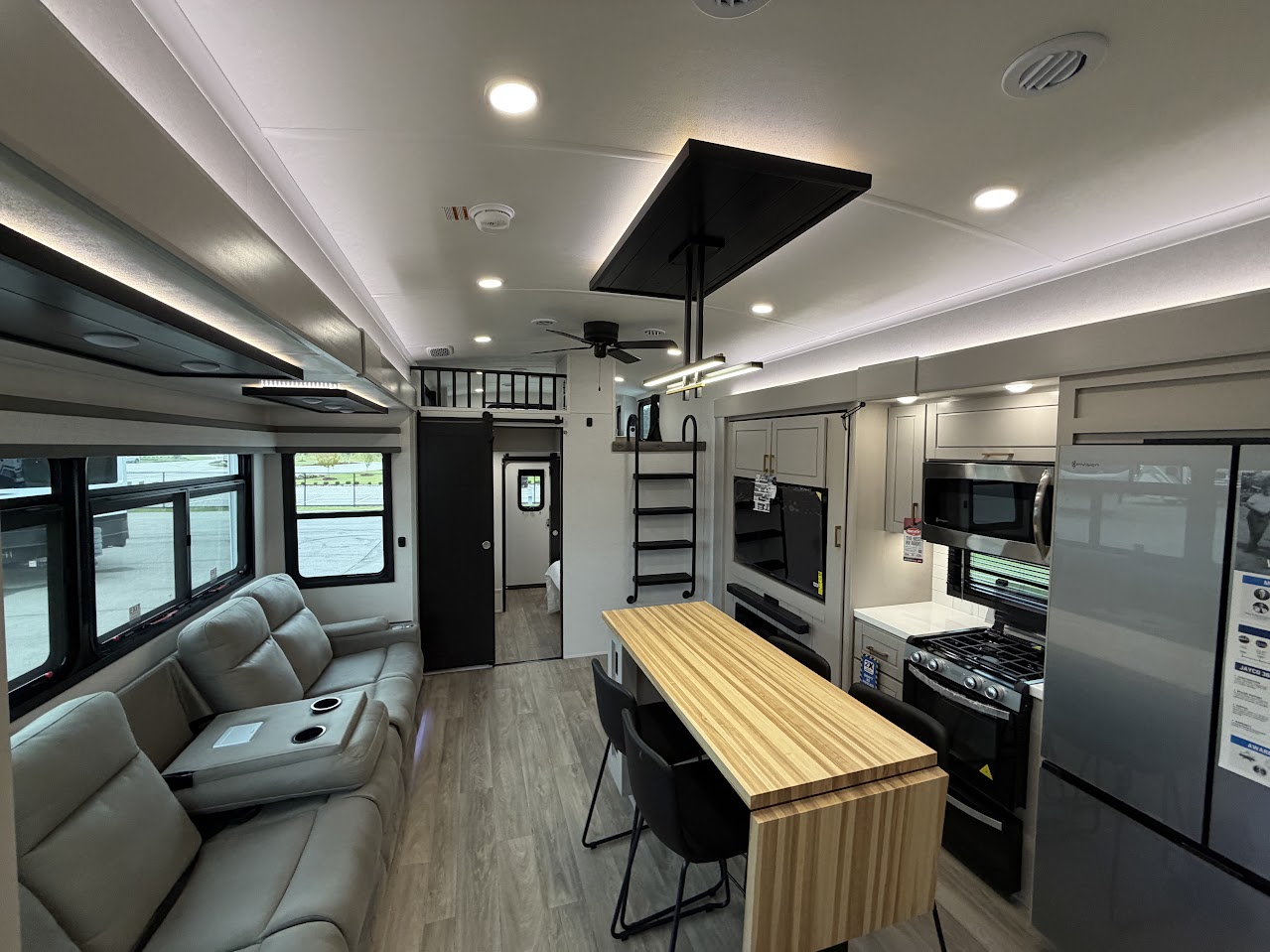 2027 JAYCO NORTH POINT 375TBDB - Image 70