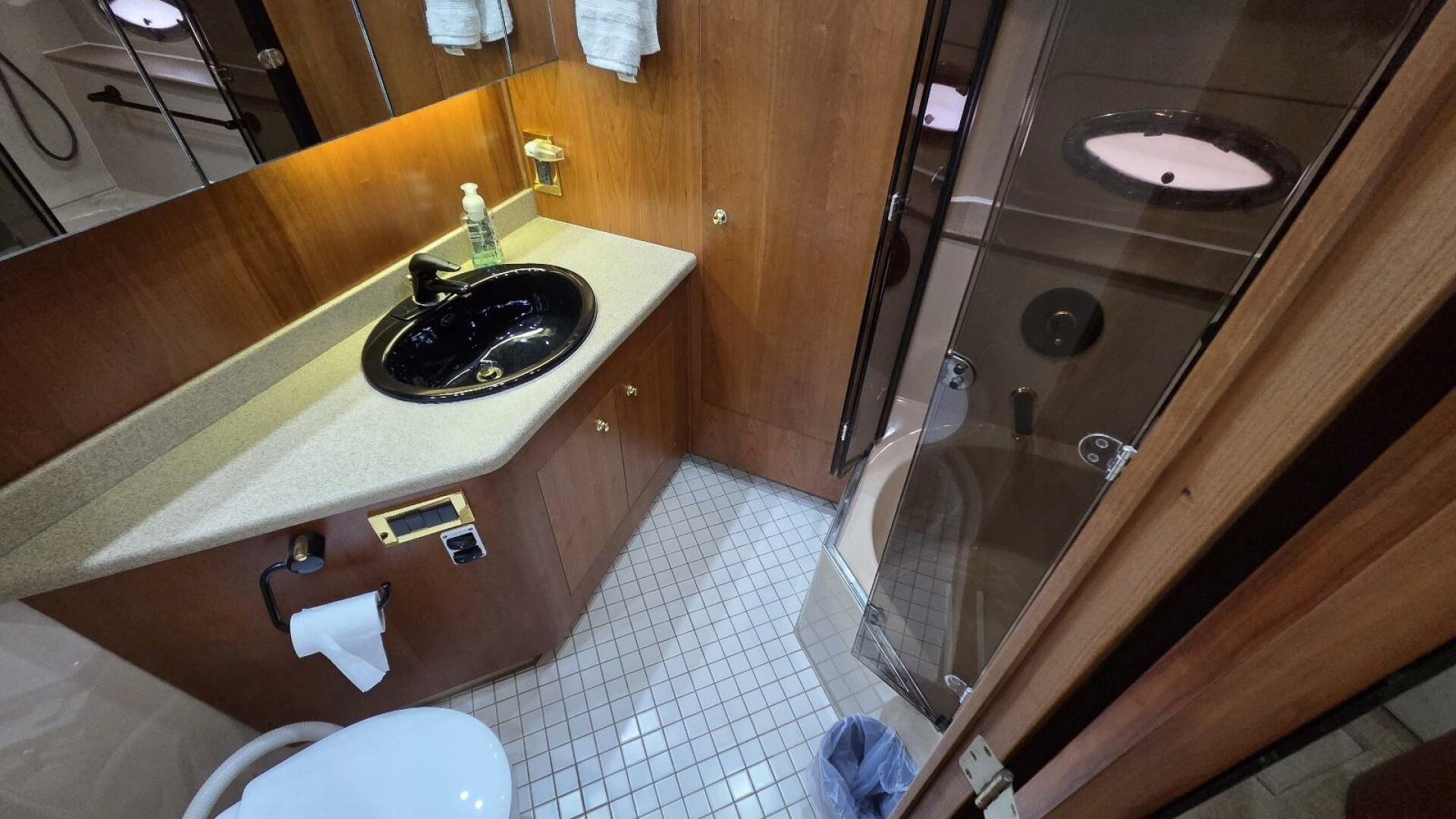 2000 Cruisers Yachts 4450 Express Motor Yacht - Image 58