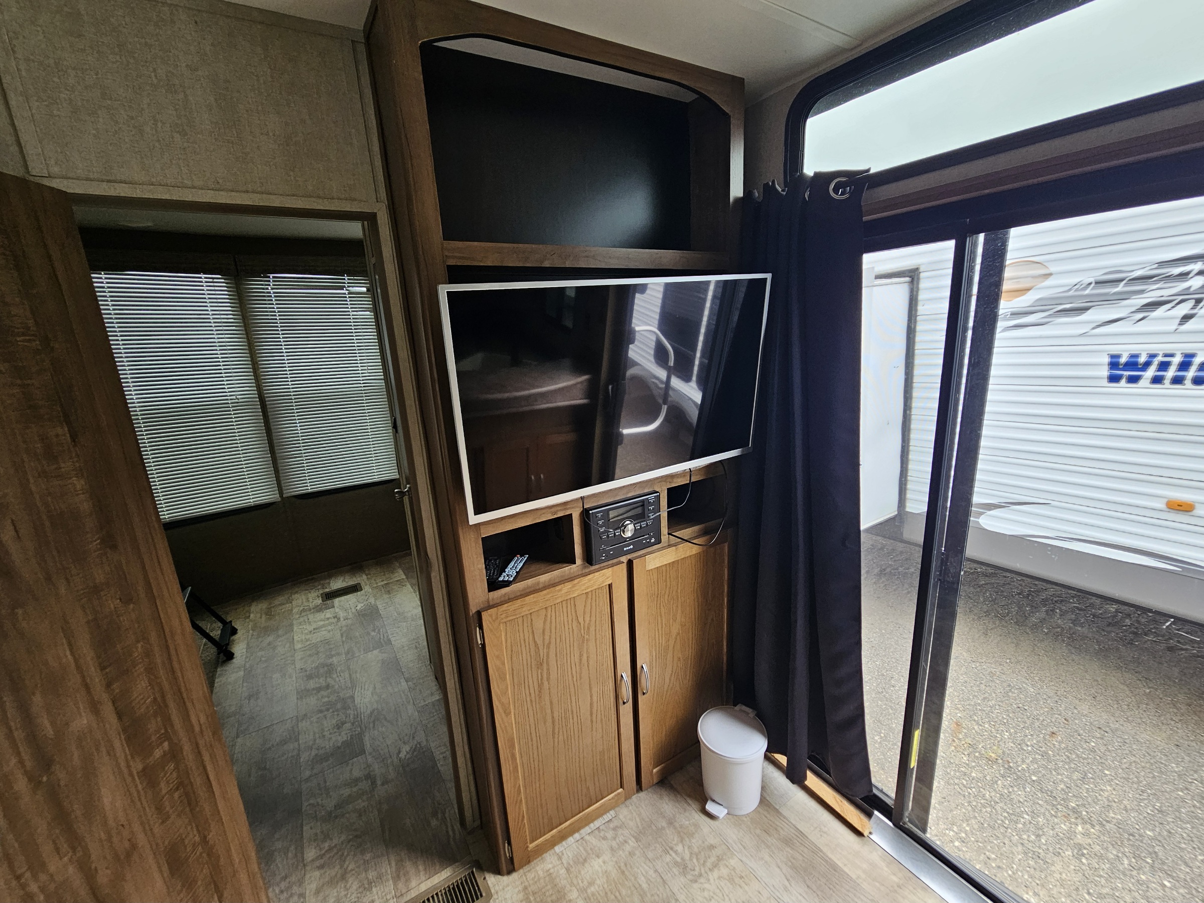 2018 Gulf Stream Innsbruck 408TBS - Image 25