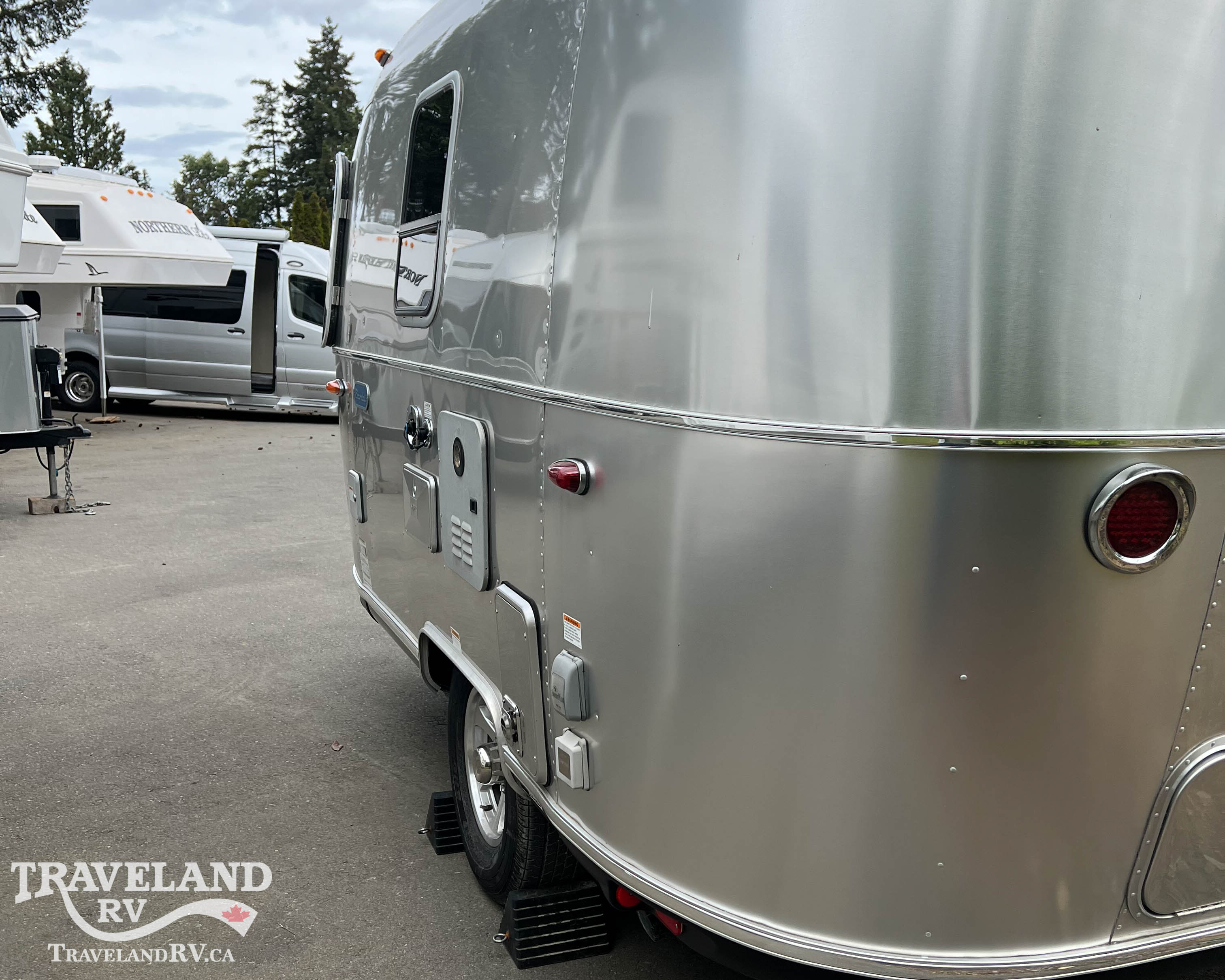 2023 Airstream Bambi 16RB - Image 6