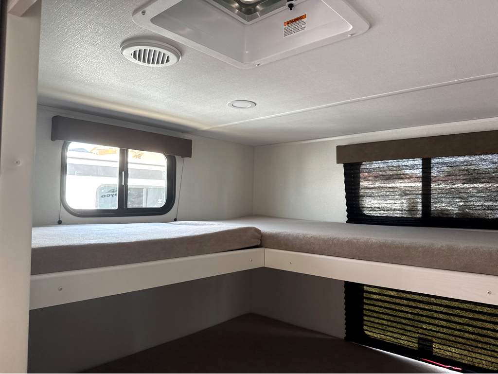 2027 GRAND DESIGN TRANSCEND 295QBT - Image 17