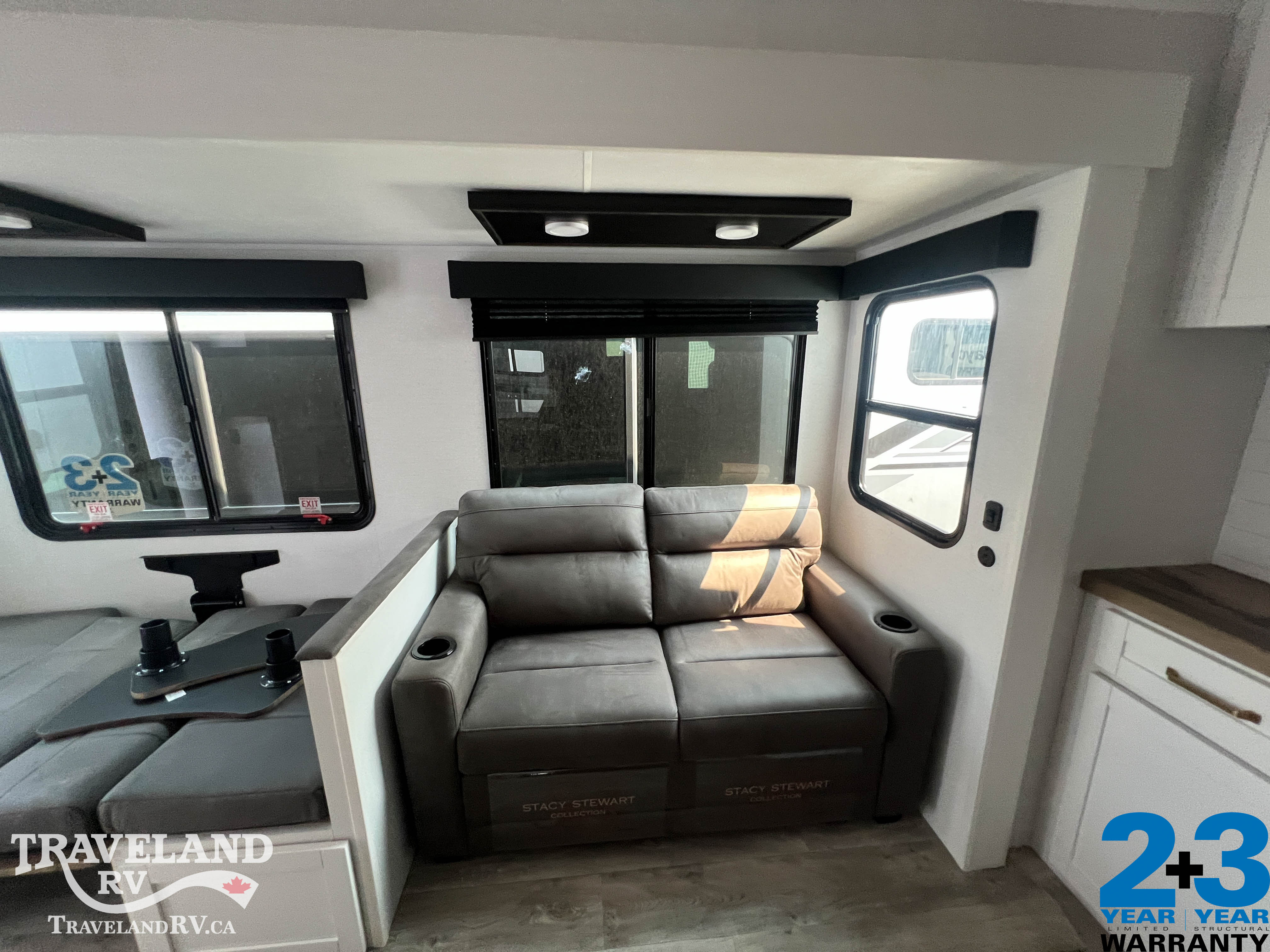 2027 Jayco Eagle 312BHOK - Image 10