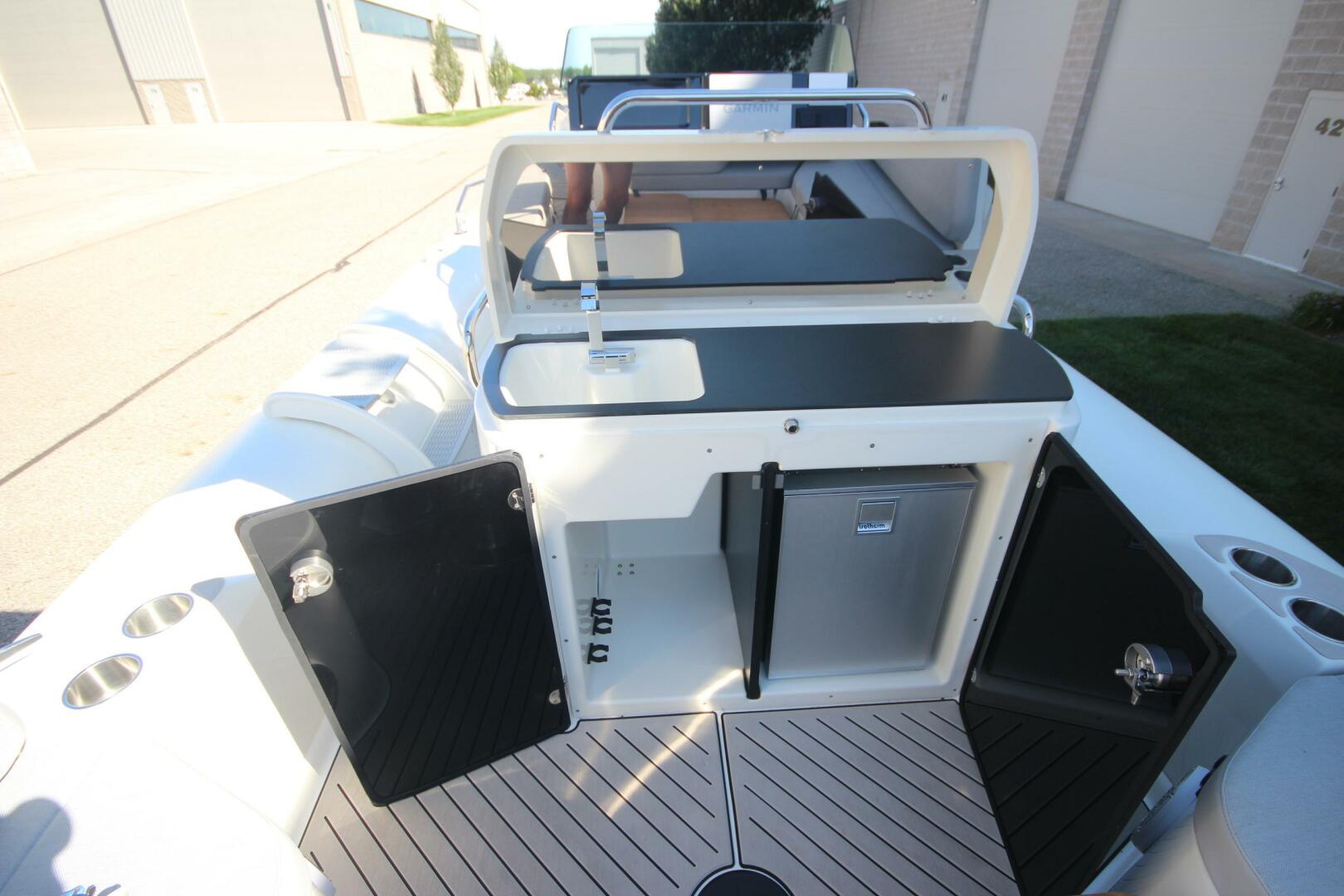 2024 Zodiac Medline 9 NEO - Image 31
