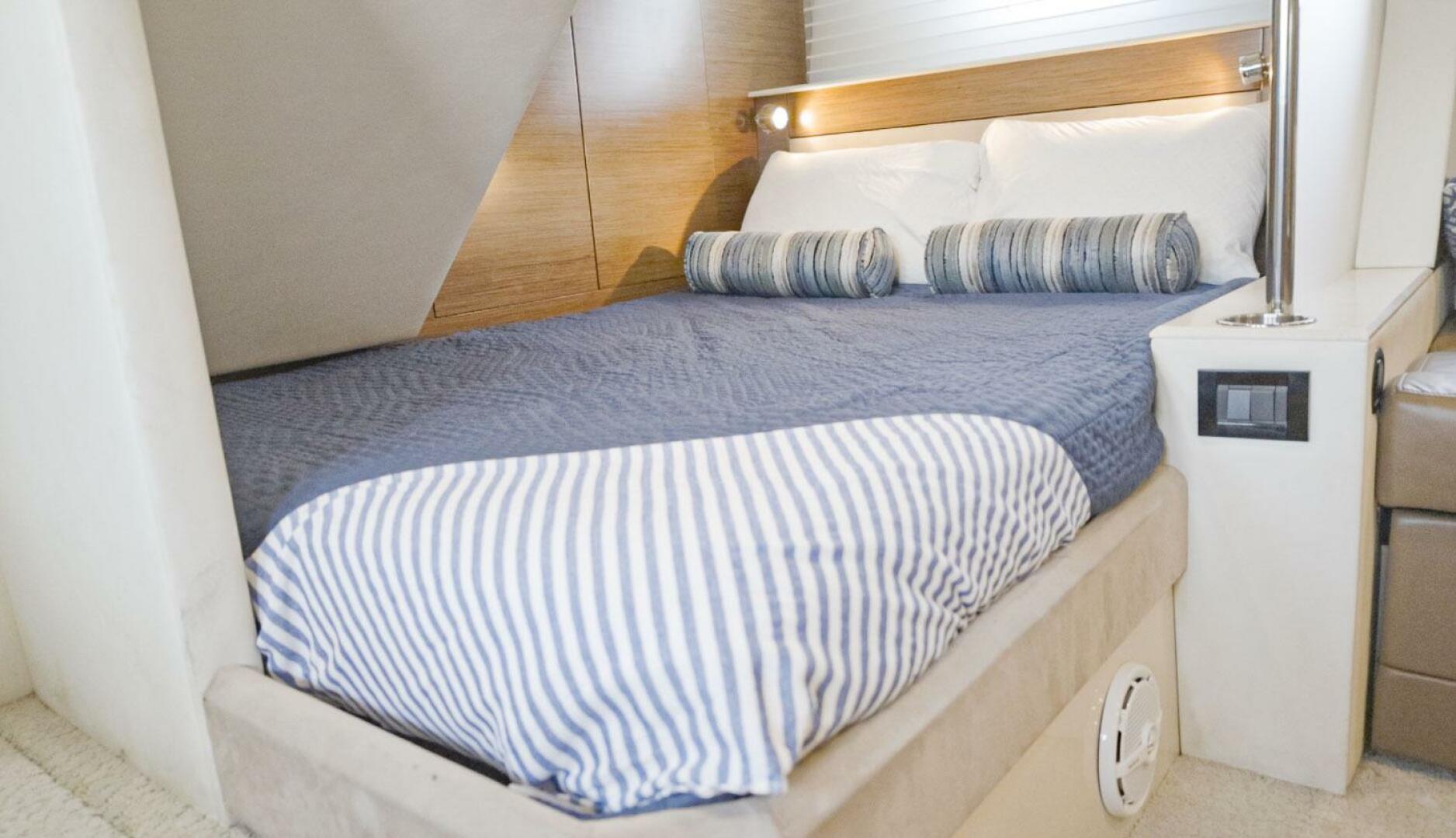 2014 Cruisers Yachts 45 Cantius - Image 59
