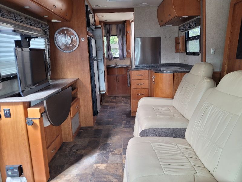2011 Leisure Travel Unity 24MB - Image 5