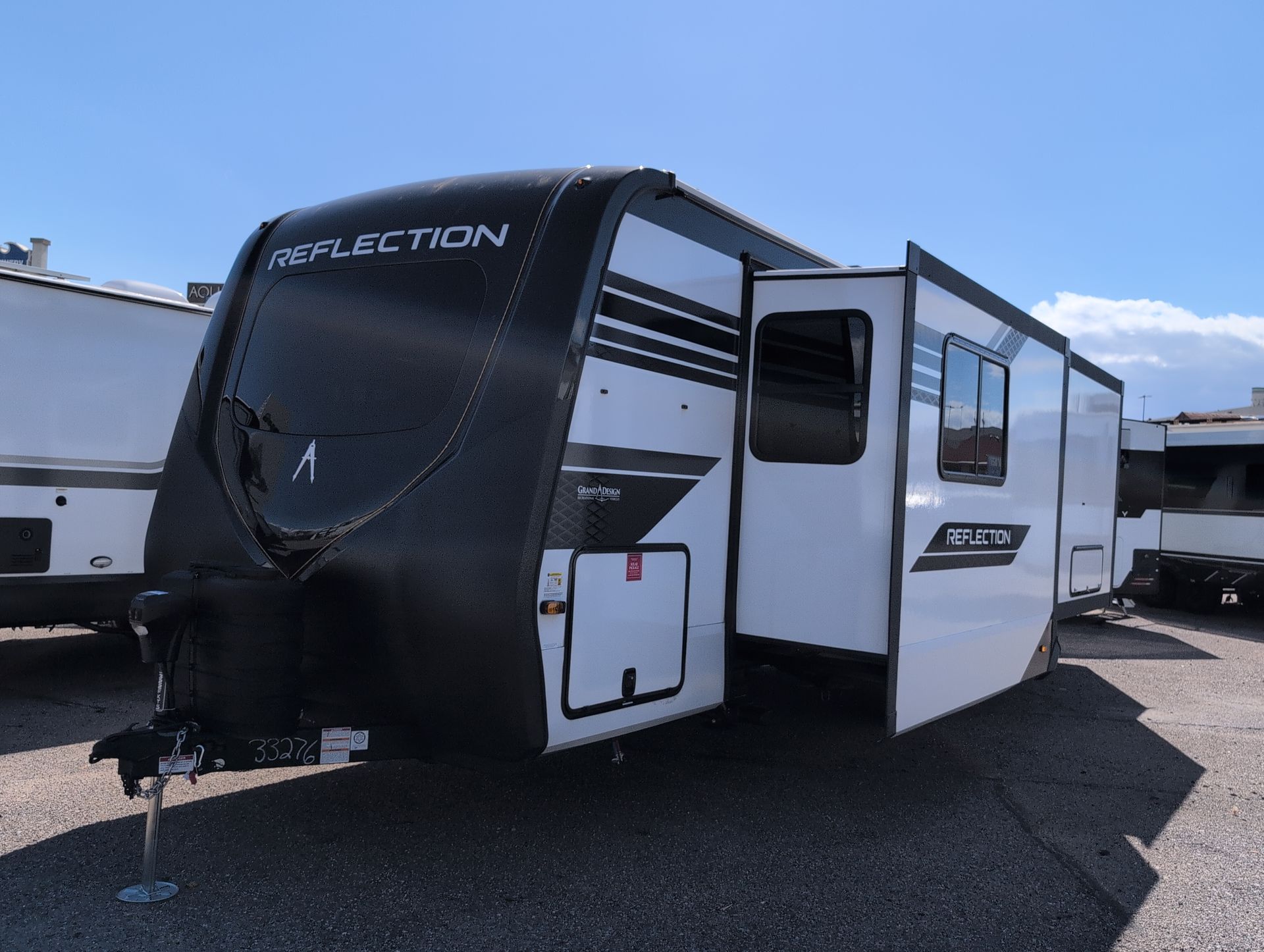 2027 Grand Design Reflection Travel Trailer 322FKTS - Image 4