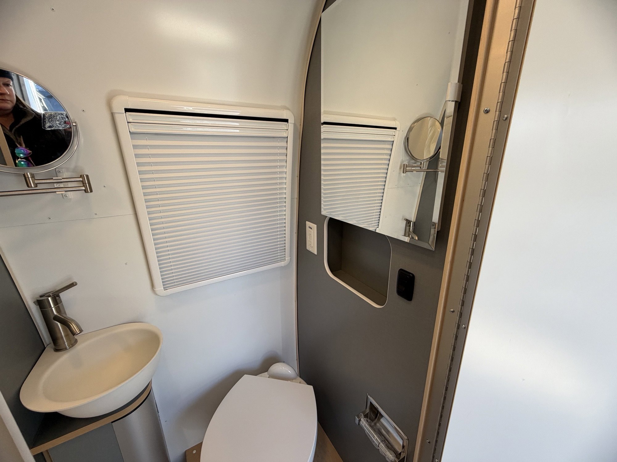 2026 AIRSTREAM WORLD TRAVELERUSA 22RB - Image 18
