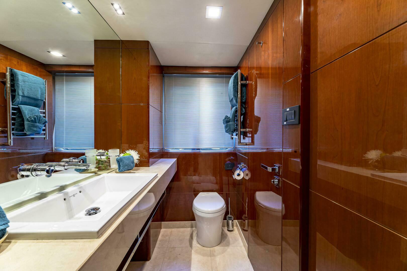 2012 Princess 32M - Image 50