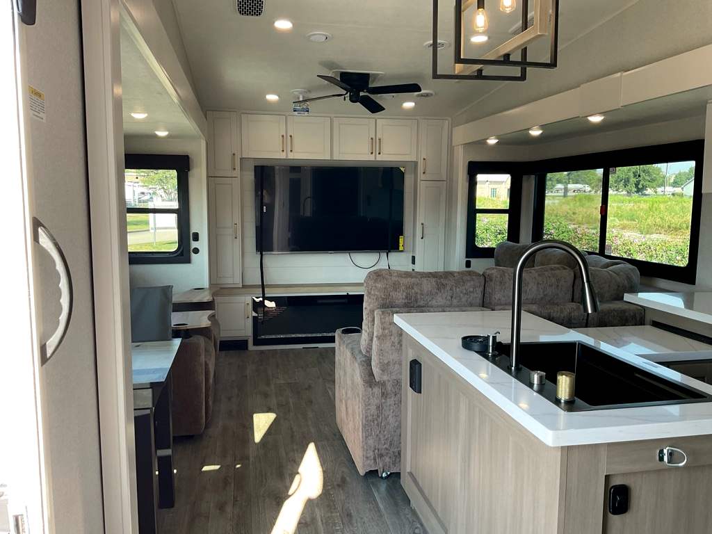 2026 JAYCO Eagle 335 LSTS - Image 15