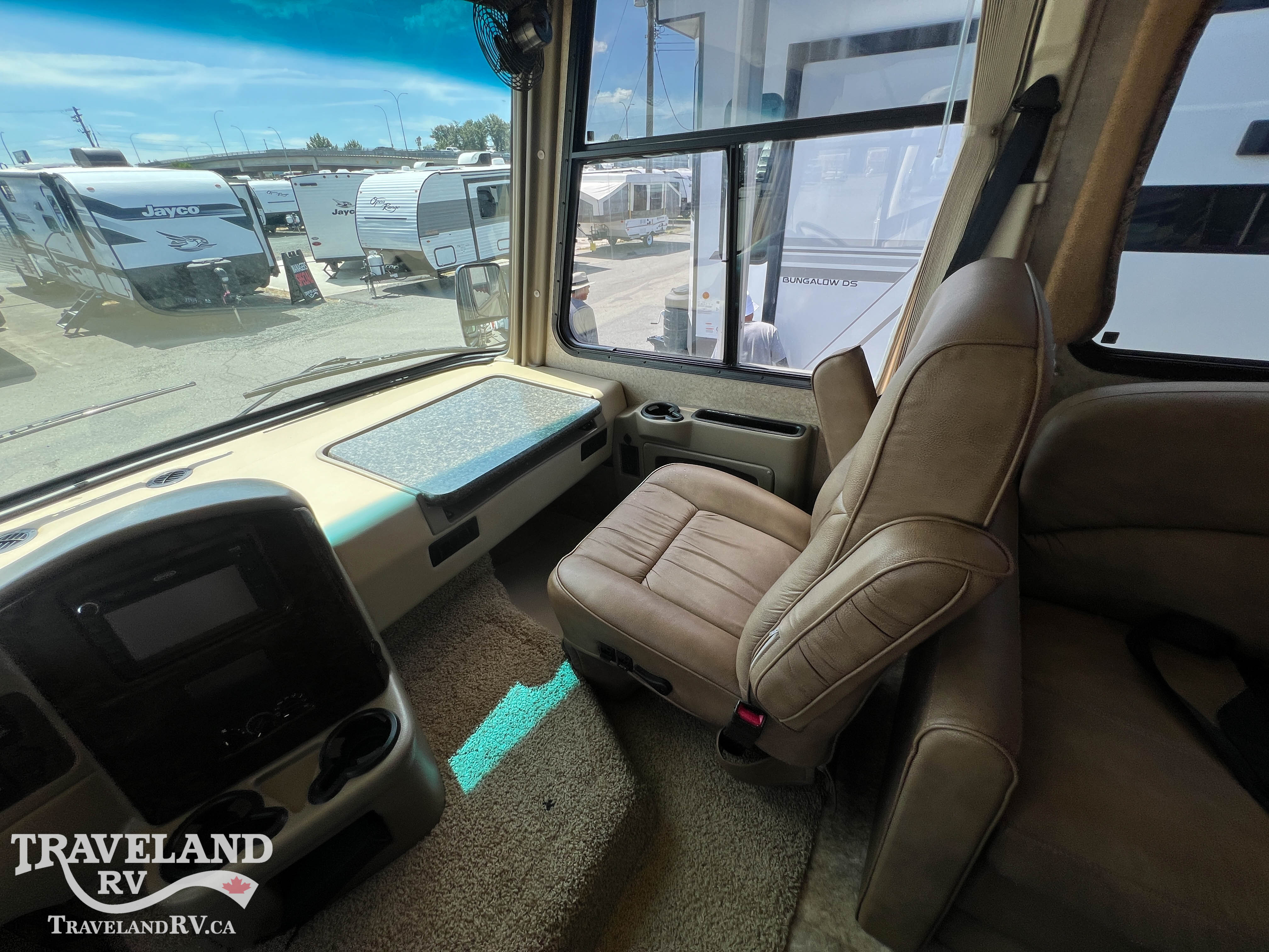 2012 Thor Motor Coach CHALLENGER 32VC HMS - Image 13