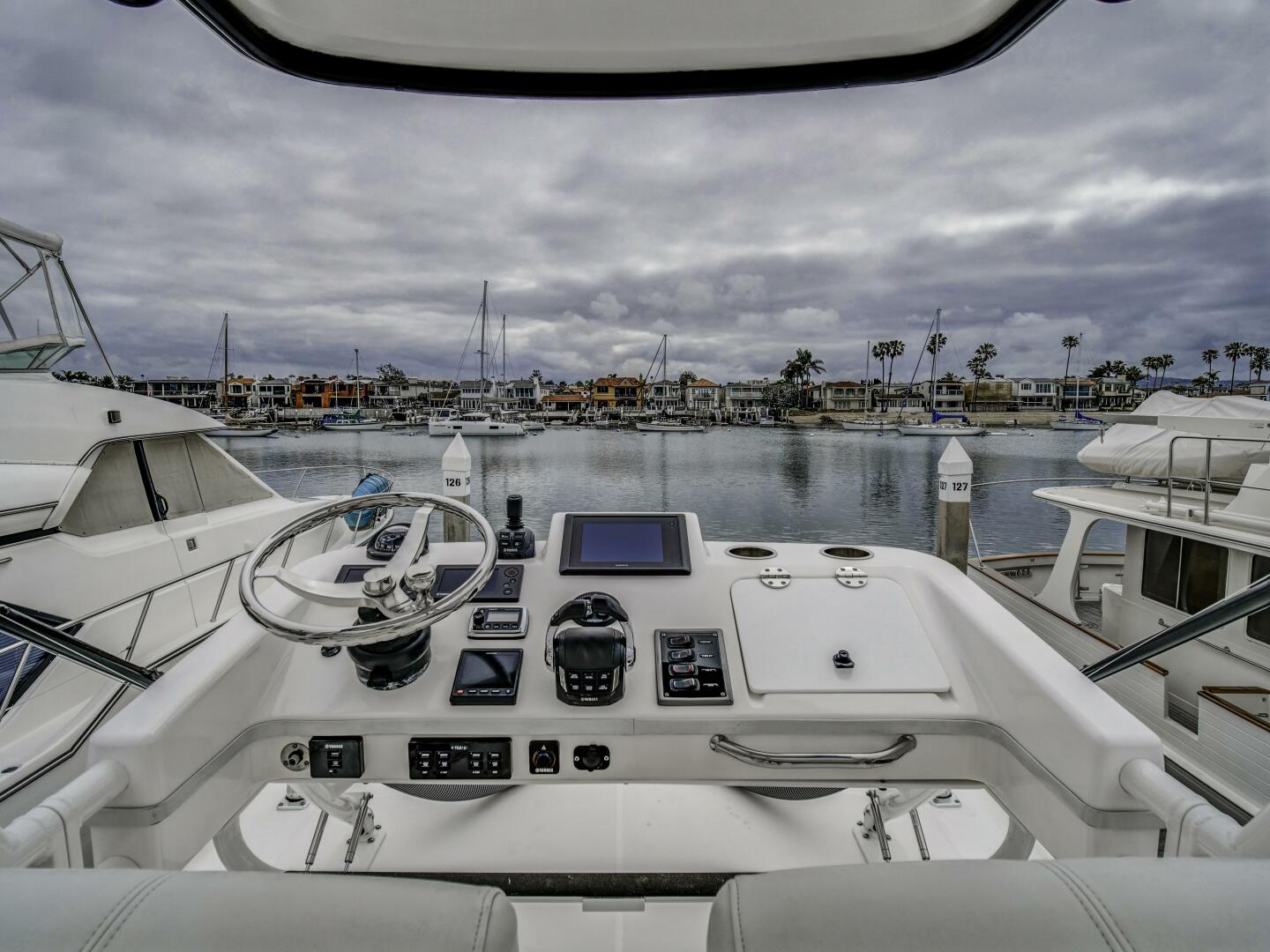 2015 Everglades 435 Center Console - Image 20