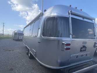 2026 AIRSTREAM GLOBETROTTER 27FBT - Image 5