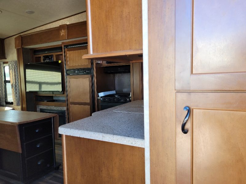 2016 Highland Ridge Light LF297RLS - Image 3