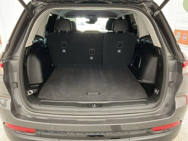 2023 Jeep Grand-Cherokee-L Laredo Altitude 4x4 - Image 22