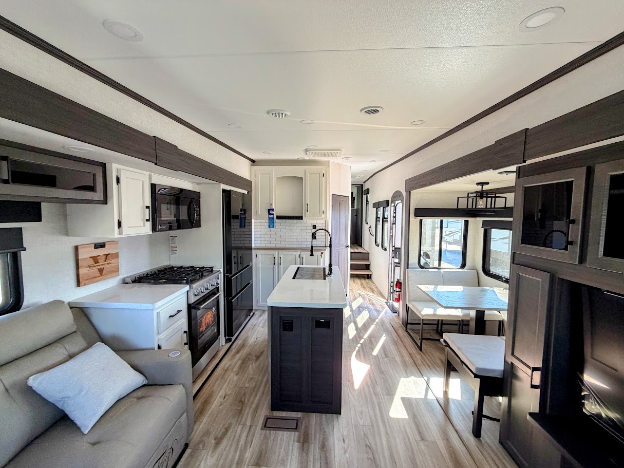 2026 VENTURE RV SPORTTREK 363VFR - Image 17