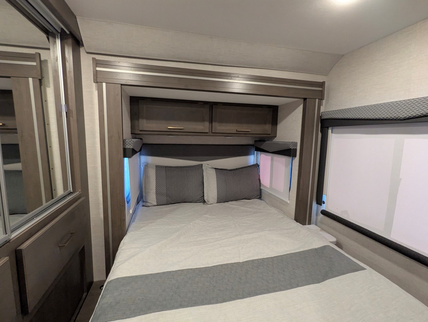 2024 Thor Motor Coach Four Winds Sprinter 24LW - Image 24
