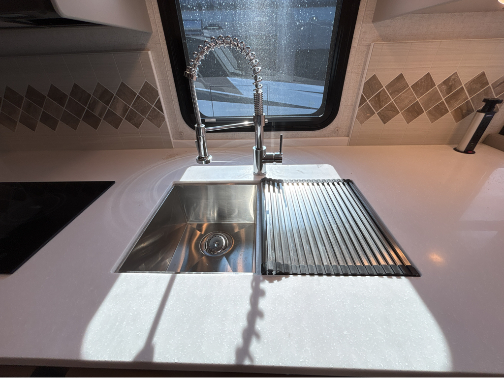 2026 THOR MOTOR COACH PALAZZO 33.6 - Image 11