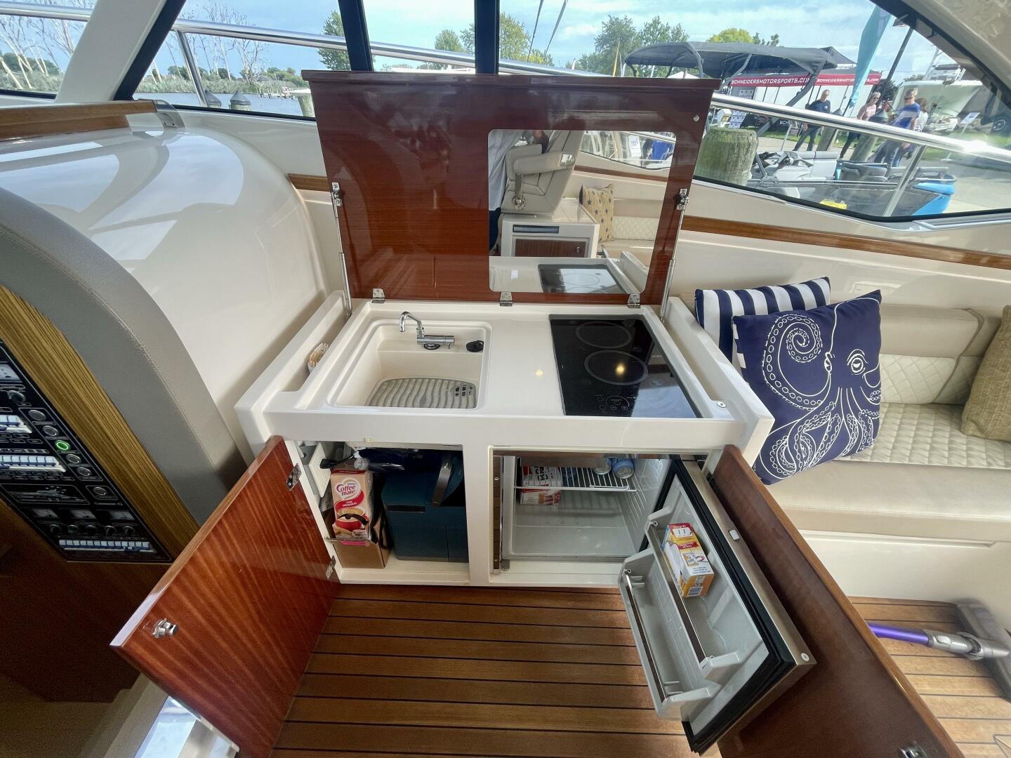 2017 Chris-Craft Commander 42 - Image 16