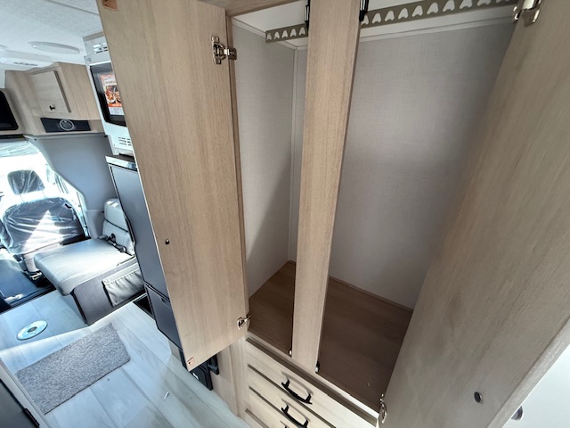 2026 SUNSEEKER 2380 AFT - Image 25
