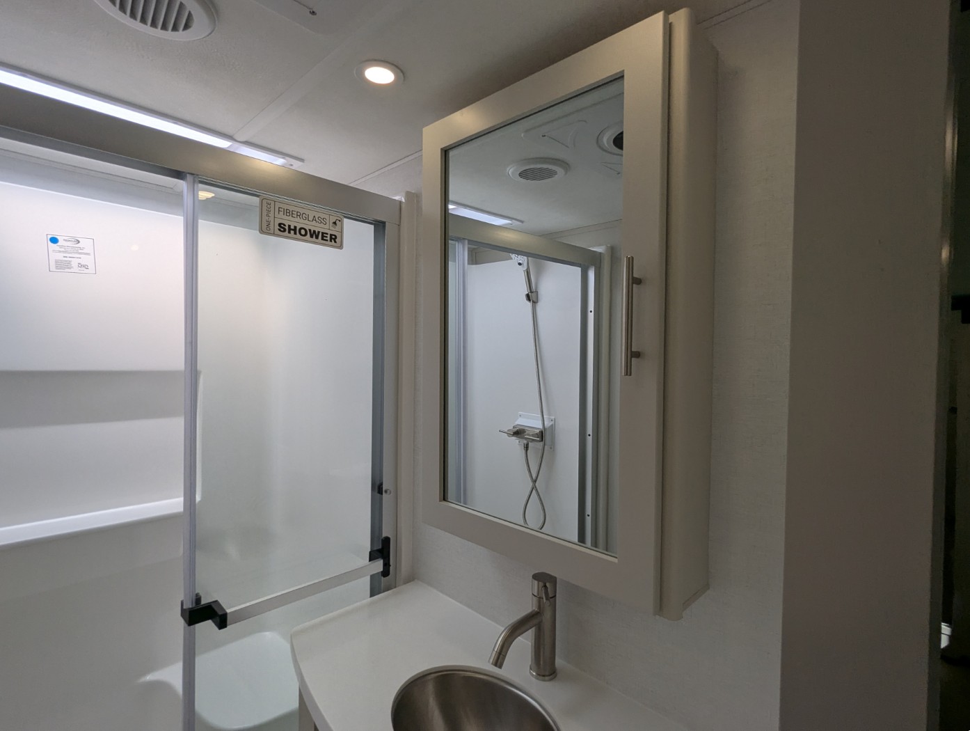 2027 Alliance RV Avenue 32RLS - Image 16