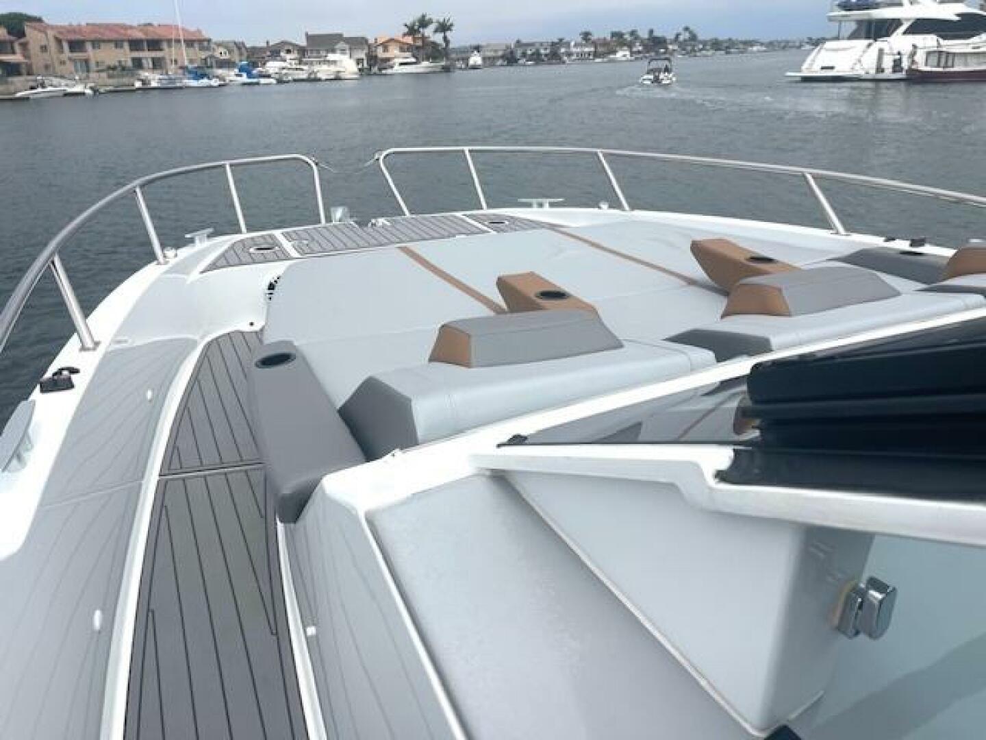 2022 Beneteau 32 Gran Turismo - Image 17